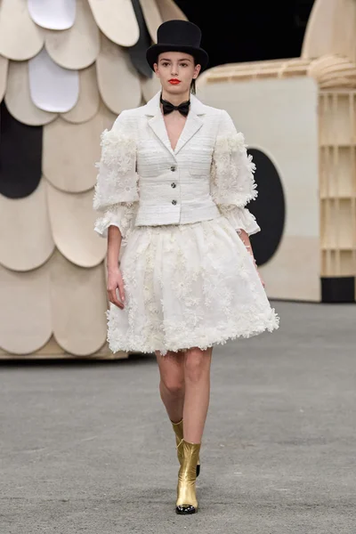 Look 24